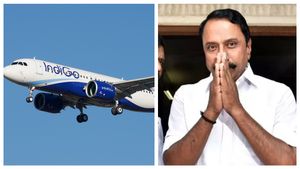 சொதப்பிய விமானம் - செங்கோட்டையனை வரவேற்க 4 மணி நேரமாக காத்துக் கிடந்த தவெக தொண்டர்கள்