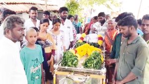 கள்ளக்குறிச்சியில் தந்தையை அடக்கம் செய்ய பணம் இல்லாமல் தவித்த 4 குழந்தைகள்.. நெகிழ வைத்த கிராமம்