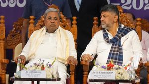 கர்நாடகாவில் உடையும் காங்கிரஸ்? 