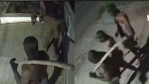 கரூரில் உருட்டுக்கட்டைகளுடன் முகமூடி திருடர்கள்! நடுங்க வைக்கும் அந்த 4 பேர்!  போலீஸ் வார்னிங் 