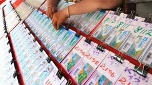 Kerala Lottery: கேரளா காருண்யா லாட்டரி.. கொத்தாக ரூ.1 கோடியை தட்டி தூக்கிய அதிர்ஷ்டசாலி.. லக்கி நம்பர் இதுதான்