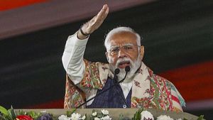 கோவை வரும் பிரதமர் மோடி.. உளவுத்துறை அலர்ட்டால் விமான நிலையத்தில் கடும் கட்டுப்பாடு! தீவிர சோதனை!