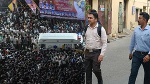 ஆறாத வடுவாக கரூர் துயரம்.. விறுவிறு விசாரணையில் சிபிஐ! உயிரிழந்தவர்களின் குடும்பத்தினரிடம் விசாரணை!