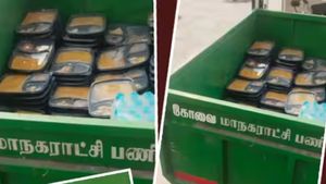  துாய்மை பணியாளர்களுக்கு குப்பை வண்டியில் உணவு? எடப்பாடி, நயினார் நாகேந்திரன் கடும் கண்டனம்!