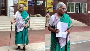 தேனியில் தாயை வீட்டை விட்டு வெளியேற்றிய மகன்.. எழுதி வாங்கிய சொத்து பறிபோக போகிறது.. எப்படி?