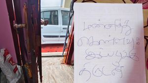 நெல்லையில் காசு வைக்காமல் எதற்கு இத்தனை கேமரா.. கடிதம் எழுதிய திருடன் யார்?  தீவிரமாக தேடும் போலீஸ்