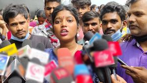  'கிளீன் கரோ'.. திருப்பூரை ஆடிப்போக வைத்த வடமாநில தொழிலாளர்கள்.. மாநகராட்சிக்கு வந்த புதிய சிக்கல்