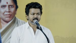 தவெகவினர் எல்லாம் தற்குறிகளா? விஜய் கொடுத்த பதில்.. உற்று பார்த்த தொண்டர்கள்