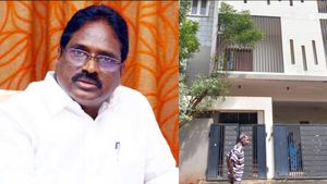 தமிழக அரசு பிரதிநிதி ஏ.கே.எஸ்.விஜயன் வீட்டில் கொள்ளை! தாய், மகன்கள், மகள் உள்பட 4 பேர் கைது 