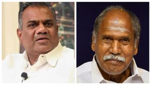 ‘எங்களுக்கு ரோட்ஷோ நடத்தியே ஆகணும்’ – புதுச்சேரி முதல்வர் ரங்கசாமியை மீண்டும் சந்தித்த புஸ்ஸி ஆனந்த்
