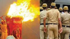 திருப்பரங்குன்றம் மலை உச்சிப் பிள்ளையார் கோவில் அருகே எப்போதும் போல ஏற்றப்பட்ட மகா தீபம்!