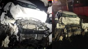  அதிகாலை நேரத்தில் சோகம்.. ராமநாதபுரம் அருகே 2 கார்கள் நேருக்கு நேர் மோதிய விபத்தில் 5 பேர் பலி! 