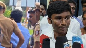 மதுரை ஏர்போர்ட்டில் நீதிபதி ஜி.ஆர்.சுவாமிநாதனுக்கு எதிராக கோஷமிட்ட திமுக எம்.எல்.ஏ மகன்.. பரபரப்பு!