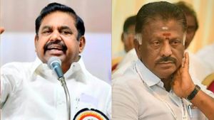 பிரிந்திருக்கும் அதிமுக ஒன்றிணைய வேண்டும்.. மக்களின் விருப்பம் அதுதான்.. ஓபிஎஸ் பேட்டி! 