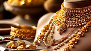 Gold Price: மீண்டும் ஷாக் கொடுத்த தங்கம் விலை.. நகை பிரியர்கள் அதிர்ச்சி.. வெள்ளி விலையும் புது உச்சம் தொட்டது
