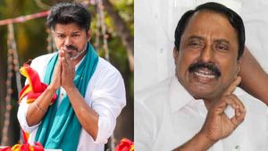 14 ஆம்புலன்ஸ்கள், 58 மருத்துவர்கள்.. விஜய் ஈரோடு பரப்புரைக்கு மாஸ் ஏற்பாடு! செங்கோட்டையன் அப்டேட்