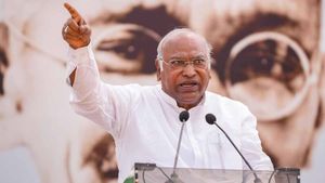 ராம், ராம் என சொல்லிக்கொண்டு..கத்தியால் வெட்டுகிறீர்கள்! VB–G RAM G சட்டம் குறித்து கார்கே விமர்சனம்