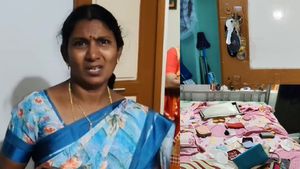 திருப்பத்தூரில் 40 சவரன் தங்க ஆபரணங்கள்! ஜீசஸ் போட்டோ சாவி எடுத்து.. நல்லா தெரிஞ்சவங்க செய்த சம்பவம்