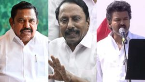 அதிமுக மாஜிகளுக்கு வலை.. செங்கோட்டையன் கொடுக்கும் உத்தரவாதம்.. கொங்கில் ஓட்டை போடும் தவெக! 