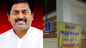 திருப்பூர் மேயர் வீட்டுக்கு அபராதம்  விதித்த மின் வாரியம்.. மின் இணைப்பும் அதிரடியாக துண்டிப்பு 
