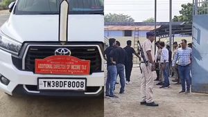 தேனியில் திமுக நிர்வாகியின் நிறுவனத்தில் ED சோதனை.. பூட்டை உடைத்து உள்ளே சென்ற அதிகாரிகள்