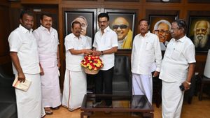திமுகவுக்கு தாவிய கோவை சிங்காநல்லூர் அதிமுக முன்னாள் MLA சின்னசாமி.. ஸ்டாலின் முன்னிலையில் இணைந்தார்