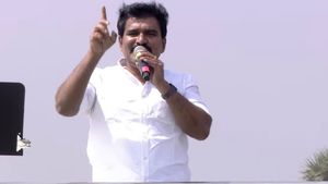  “ஈரோடு முத்துசாமி..கரூர் செந்தில் பாலாஜி.. எல்லாரையும் முடிச்சு அனுப்புங்க” - சிடிஆர் நிர்மல்குமார்