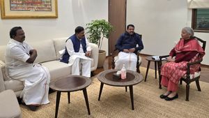 மத்திய நிதி அமைச்சர் நிர்மலா சீதாராமனை டெல்லியில் சந்தித்த நயினார் நாகேந்திரன்! என்ன மேட்டர்?