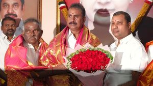 மீண்டும் அதிமுகவில் இணைந்த வடவள்ளி சந்திரசேகர்.. எஸ்பி வேலுமணி ரைட் ஹேண்டுக்கு கோவையில் சீட்? 