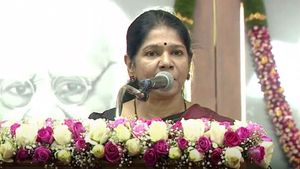 “நாட்டை பத்திரமாக வைத்திருங்கள் அண்ணா..” திமுக மகளிர் மாநாட்டில் ஸ்டாலினிடம் கேட்டுக்கொண்ட கனிமொழி!