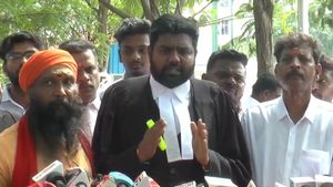 திருப்பரங்குன்றம்..ஹைகோர்ட் வளாகத்தில்  ராம ரவிக்குமாரின் வழக்கறிஞர் தமிழக அரசு மீது பரபரப்பு புகார்