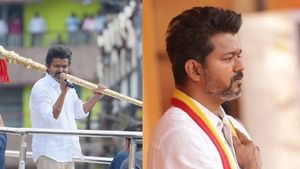 நேரம் கடந்தும்.. வாகனத்திற்கு உள்ளேயே இருந்த விஜய்! அவரை பேசிட்டு கிளம்ப சொல்லுங்க.. போலீஸ் வார்னிங்