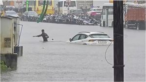 டிட்வா சென்னையிலிருந்து எவ்வளவு தூரத்தில் இருக்கிறது? வலு குறைந்ததா! வானிலை மையம் விளக்கம்