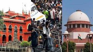 சென்னை ஹைகோர்ட் விசாரணையில் ஏதோ தவறு இருக்கு.. கரூர் கூட்ட நெரிசல் வழக்கில் உச்சநீதிமன்றம் அதிரடி