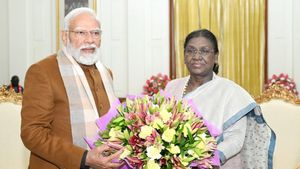குடியரசு தலைவர் திரௌபதி முர்மு உடன் பிரதமர் மோடி திடீர் சந்திப்பு!
