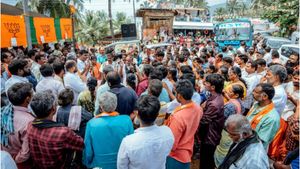 கேரளா ரெண்டுபட்டா.. பாஜகவுக்கு கொண்டாட்டம்! காங்க், கம்யூனிஸ்டுக்கு அபாய மணி! அலர்ட் ஆகலைனா சிரமம்!