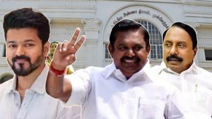 உங்க விஜய் நான் வர்றேன்..எடப்பாடி கோட்டையில் ஓட்டை போடும் விஜய்! சேலத்தில் ஒட்டுமொத்தமாய் தவெக டீம்!
