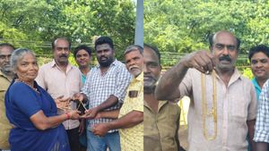 தங்கத்தை விட மீனாட்சி மனசு பெருசு சார்..தலையணையில் 25 பவுன் தங்கம்! அப்படியே கொடுத்த தூய்மைக் காவலர்