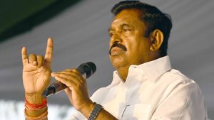 அதிமுக நிர்வாகிகள் 4 பேர் நீக்கம்.. தேர்தல் நெருங்கும் நேரத்தில் எடப்பாடி பழனிசாமி அதிரடி ஆக்‌ஷன்!