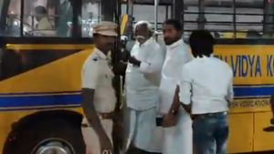 நாகர்கோவில் பாஜக எம்.எல்.ஏ காந்தி கைது.. தடையை மீறி மோட்ச தீபம் ஏற்ற முயன்றதால் நடவடிக்கை