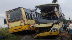 Bus accident: சிவகங்கை கோர விபத்து! நேருக்கு நேர் இரு பேருந்துகளும் மோதிக் கொள்ள என்ன காரணம்? 