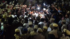 திருப்பரங்குன்றம் தீப விவகாரம்.. இந்து முன்னணியை சேர்ந்த 13 பேர் கைது.. 7 பிரிவுகளில் வழக்குப்பதிவு! 