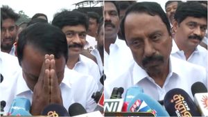 விஜய் கட்சியில் மாஜி அதிமுக தலைவர்கள்? கையெடுத்து கும்பிட்ட செங்கோட்டையன்! அடுத்து சொன்னது முக்கியம்
