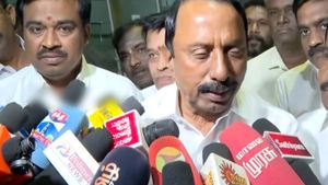 தவெக- காங்கிரஸ் கூட்டணி? விஜய்- பிரவீன் சக்கரவர்த்தி பேசினாங்களே! ஆனா செங்கோட்டையன் சொல்றதை பாருங்க!