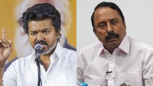 விஜய்க்கு அதிர்ச்சி.. ஈரோட்டில் பொது கூட்டத்திற்கு அனுமதி கேட்ட செங்கோட்டையன்! நோ சொன்ன போலீஸ்