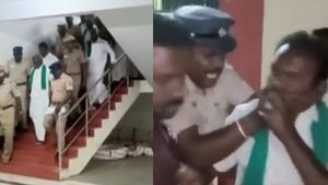 13 ஆண்டு சிறை.. பிஆர் பாண்டியனை போலீசார் அழைத்து செல்லும் போது.. கூடவே வந்த நபர் செய்த செயலால் பரபரப்பு