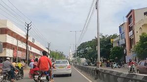 திருப்பூர்-அவினாசி சாலை.. மாநகர போலீஸ் எடுத்த அதிரடி முடிவு.. திருப்பூர் வடக்கு எம்எல்ஏ எதிர்ப்பு