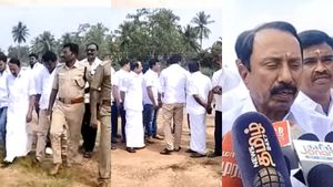 புதுச்சேரி பாணியில்தான் ஈரோட்டிலும் விஜய் பொதுக்கூட்டம் நடக்கப்போகுதா? சுடச்சுட செங்கோட்டையன் கொடுத்த பதில்