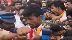 போலீஸ்காரரின் கையை கடித்து வைத்த தவெக தொண்டர்.. தர்மபுரி போராட்டத்தில் அதிர்ச்சி. என்ன நடந்தது?