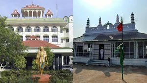 திருப்பரங்குன்றம் சந்தனக்கூடு கட்டுப்பாடுகளுக்கு எதிரான அப்பீல்.. அவசரமாக விசாரிக்க ஐகோர்ட் மறுப்பு!